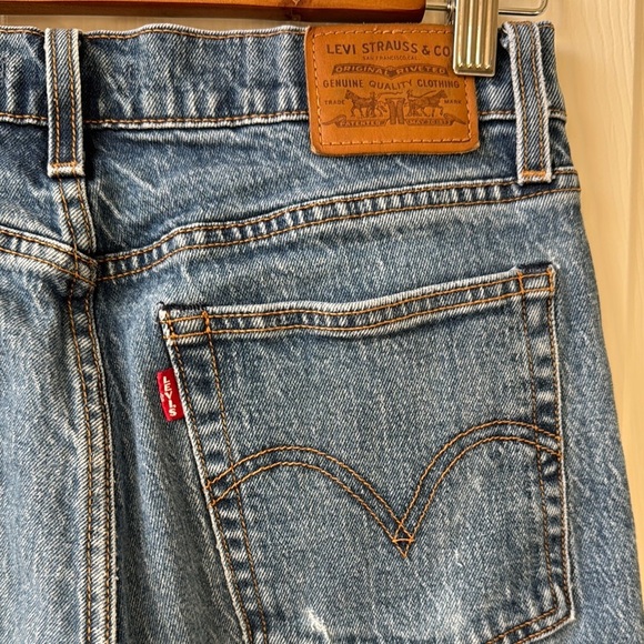 Levi's Premium Wedgie Straight Buttonfly Crop Raw Hem Women's Jeans size READ - Picture 8 of 16